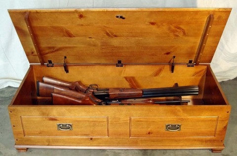 #1902 Real Wood Locking 6-Gun Chest w/ removable gun rests 